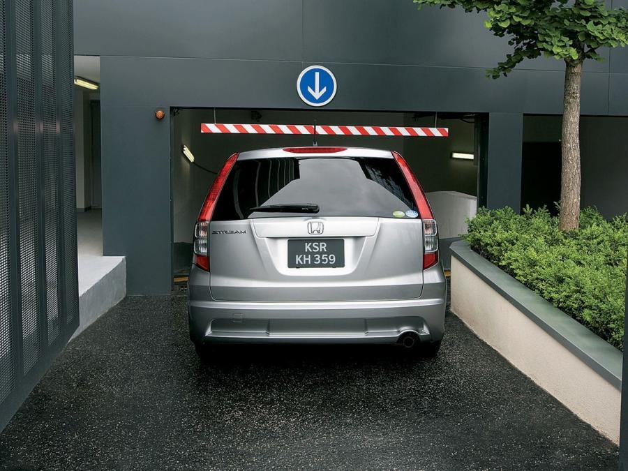  Honda Stream 2006 года  (фото 4 из 7)